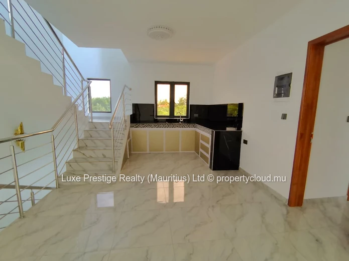 Spacious Unfurnished 5-Bedroom Villa for Rent in Bain Boeuf | Rooftop Terrace | Multiple Living Areas | Rs 125,000/month