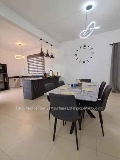 2-Bedroom Apartment in Grand Baie – Walk to Super U | All Bills Included | Furnished