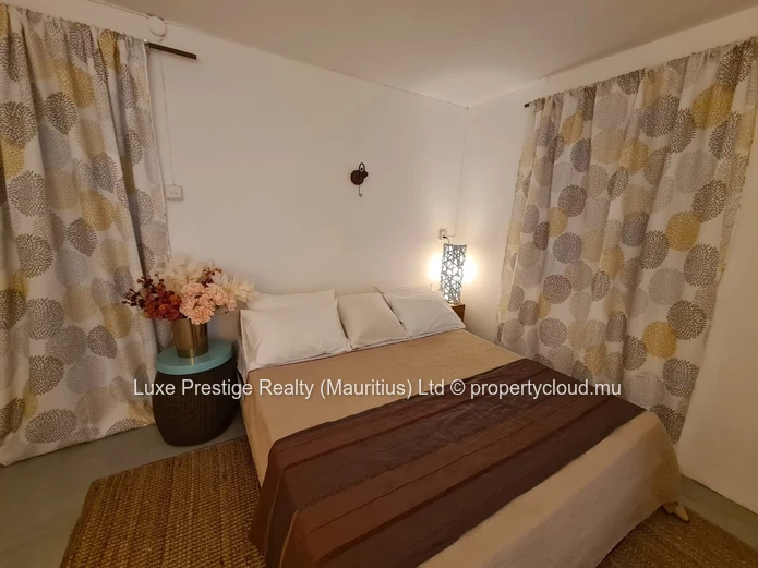 Maison rénovée 3 chambres meublée à louer à Roches Noires | Rs 33,000/mois | 5 min de la plage