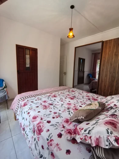 Furnished 3-bedroom ground-floor apartment in Mont Choisy – 10 minutes walk to the beach