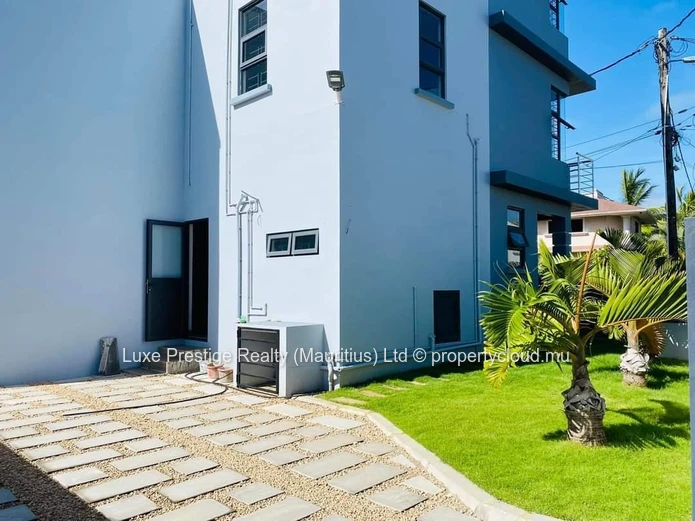 3-Bedroom Ground Floor Apartment for Rent in Bain Boeuf | Master Ensuite | Rs 40,000 per Month