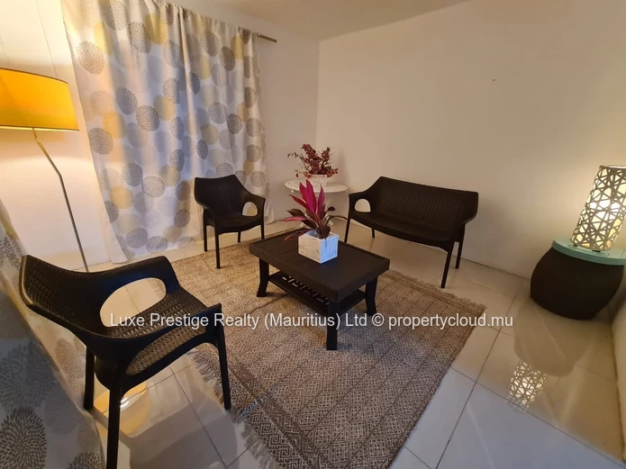Maison rénovée 3 chambres meublée à louer à Roches Noires | Rs 33,000/mois | 5 min de la plage