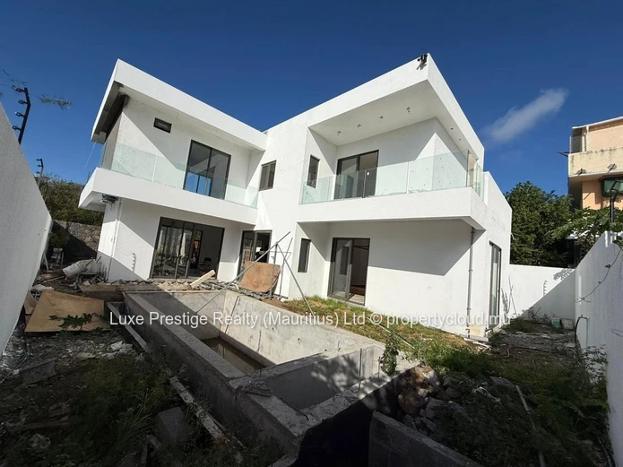 Brand-New 3-Bedroom Ensuite Villa for Rent in Calodyne | 350m from the Beach | Rs 105,000 Negotiable