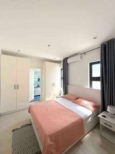 Maison neuve 3 chambres en suite avec piscine privée et énergie solaire à louer à Grand Baie | Rs 120,000 par mois