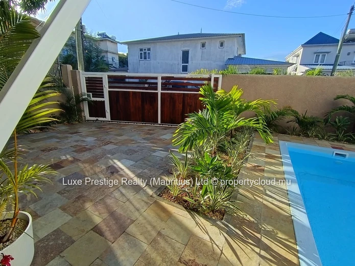Villa moderne multi-niveaux 5 chambres à vendre à Cap Malheureux | Piscine privée | Terrasse rooftop | Rs 13M