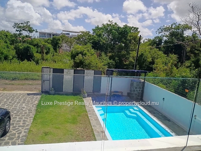 Villa neuve de standing 4 chambres avec piscine à Calodyne – 3 minutes de la plage   | Terrain 10 perches | 210 m² co...
