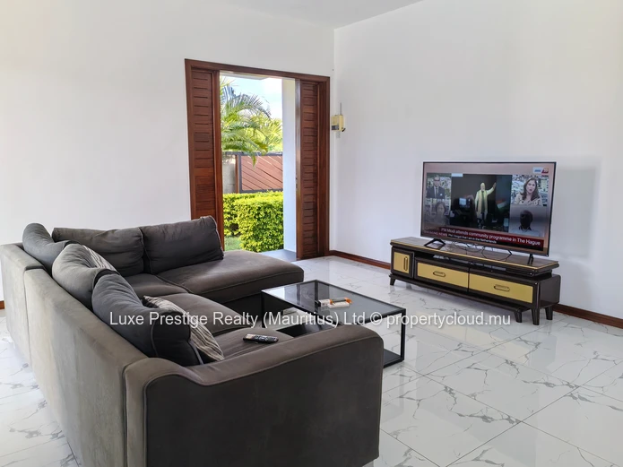 Villa de luxe 4 chambres en suite à vendre à Mont Choisy | Piscine privée | Sécurité intelligente | Rs 20M