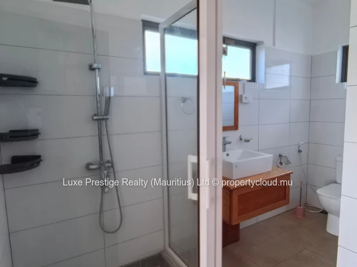 Villa de luxe 4 chambres en suite à vendre à Mont Choisy | Piscine privée | Sécurité intelligente | Rs 20M