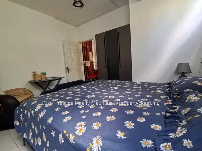 Furnished 3-bedroom ground-floor apartment in Mont Choisy – 10 minutes walk to the beach