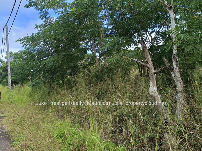 Terrain résidentiel à vendre à Balaclava | Morcellement Holiday Promo | 789.32m² | À 2 minutes de la plage | Rs 5.5M