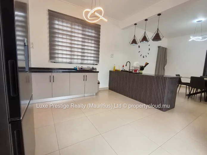 2-Bedroom Apartment in Grand Baie – Walk to Super U | All Bills Included | Furnished