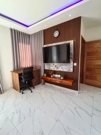 remium 3-Bedroom Ensuite Villa with Private Pool, Rooftop Terraces & Study Area for Rent – Grand Baie (Chemin Vingt P...