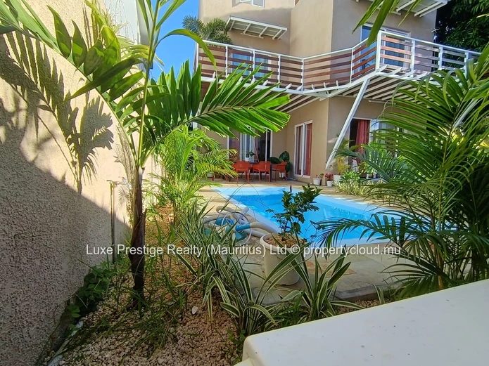 Villa moderne multi-niveaux 5 chambres à vendre à Cap Malheureux | Piscine privée | Terrasse rooftop | Rs 13M