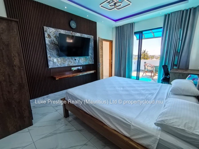 remium 3-Bedroom Ensuite Villa with Private Pool, Rooftop Terraces & Study Area for Rent – Grand Baie (Chemin Vingt P...