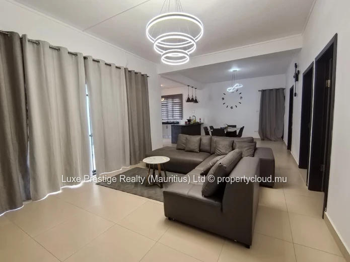 2-Bedroom Apartment in Grand Baie – Walk to Super U | All Bills Included | Furnished