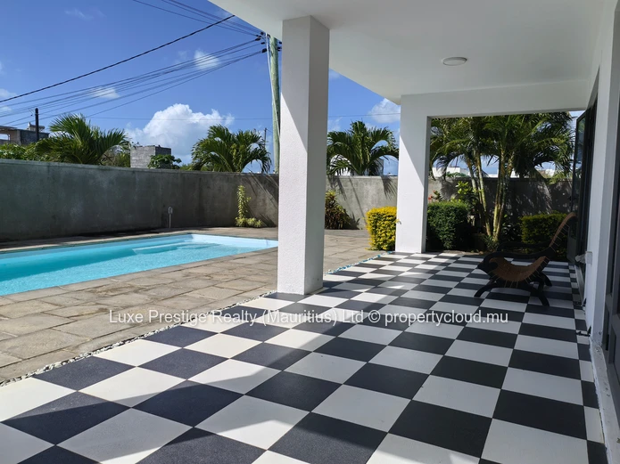 Villa de luxe 4 chambres en suite à vendre à Mont Choisy | Piscine privée | Sécurité intelligente | Rs 20M