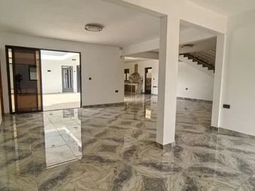5 Bedroom Villa