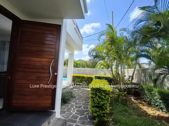 Villa de luxe 4 chambres en suite à vendre à Mont Choisy | Piscine privée | Sécurité intelligente | Rs 20M
