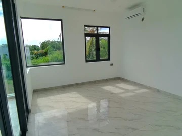 5 Bedroom Villa