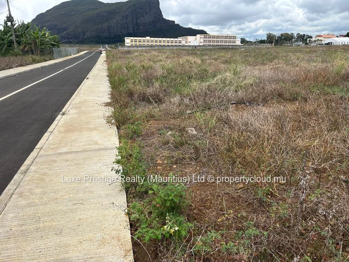 Terrain résidentiel / commercial à vendre à Quatre Bornes | Lotissement Pierfonds | 508m² | Rs 5.8M