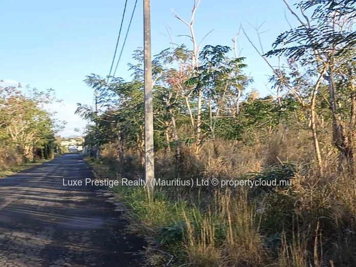 Terrain résidentiel à vendre à Balaclava | Morcellement Holiday Promo | 789.32m² | À 2 minutes de la plage | Rs 5.5M