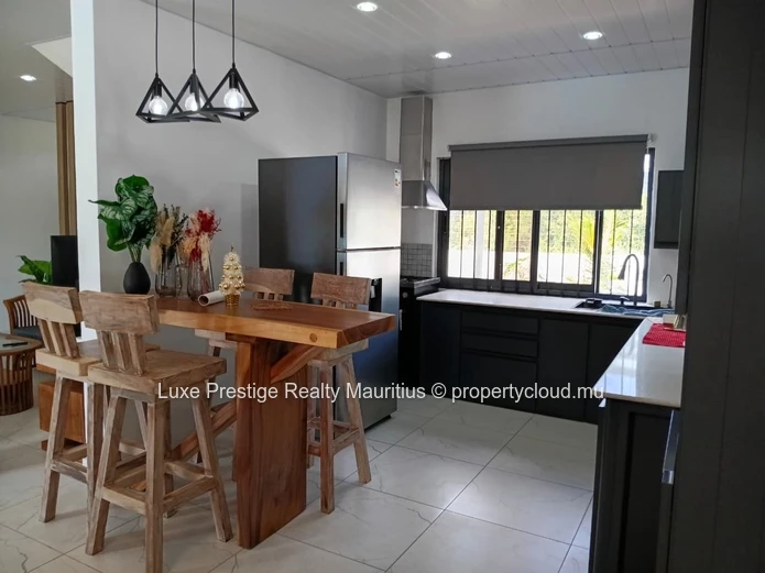 Villa neuve de standing 4 chambres avec piscine à Calodyne – 3 minutes de la plage   | Terrain 10 perches | 210 m² co...