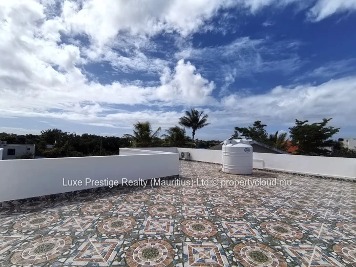 Spacious Unfurnished 5-Bedroom Villa for Rent in Bain Boeuf | Rooftop Terrace | Multiple Living Areas | Rs 125,000/month
