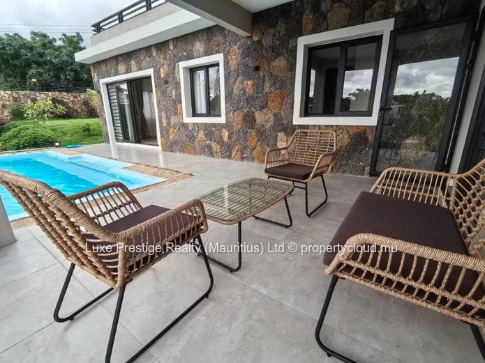 Modern 3-Bedroom Villa with Private Pool for Rent in Calodyne | Secure Residential Complex | 2 Minutes from the Beach 
