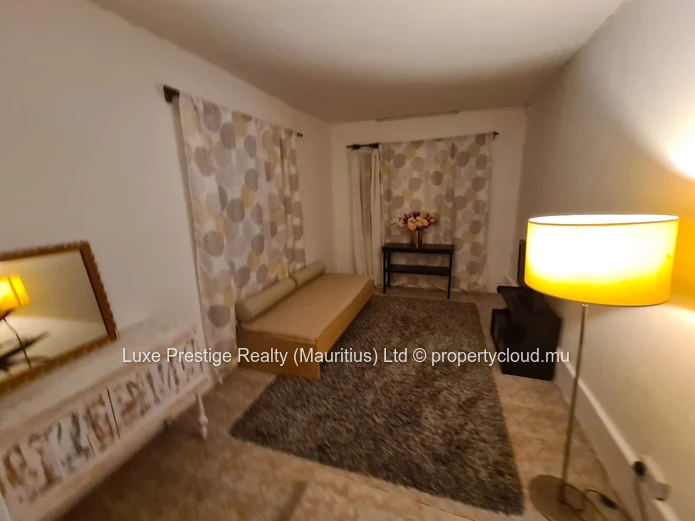 Maison rénovée 3 chambres meublée à louer à Roches Noires | Rs 33,000/mois | 5 min de la plage