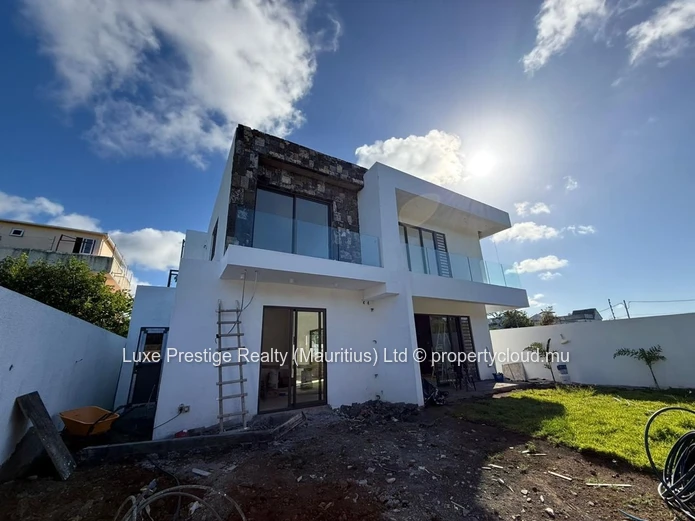 Brand-New 3-Bedroom Ensuite Villa for Rent in Calodyne | 350m from the Beach | Rs 105,000 Negotiable