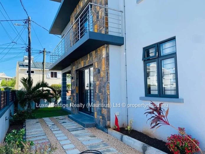 3-Bedroom Ground Floor Apartment for Rent in Bain Boeuf | Master Ensuite | Rs 40,000 per Month