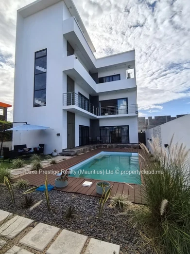 2-Bedroom Apartment in Grand Baie – Walk to Super U | All Bills Included | Furnished