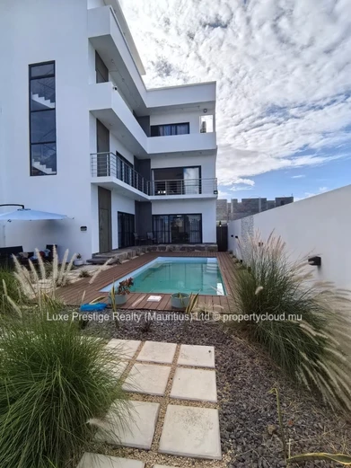 2-Bedroom Apartment in Grand Baie – Walk to Super U | All Bills Included | Furnished