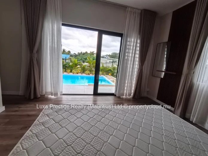 Modern 3-Bedroom Villa with Private Pool for Rent in Calodyne | Secure Residential Complex | 2 Minutes from the Beach 
