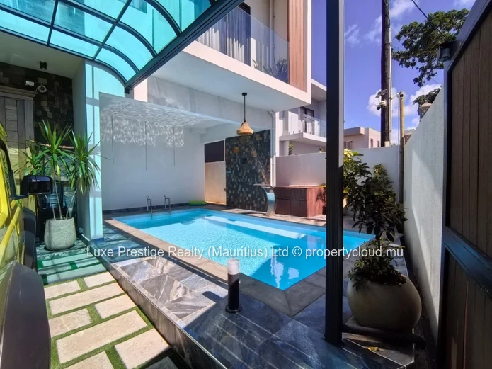 remium 3-Bedroom Ensuite Villa with Private Pool, Rooftop Terraces & Study Area for Rent – Grand Baie (Chemin Vingt P...