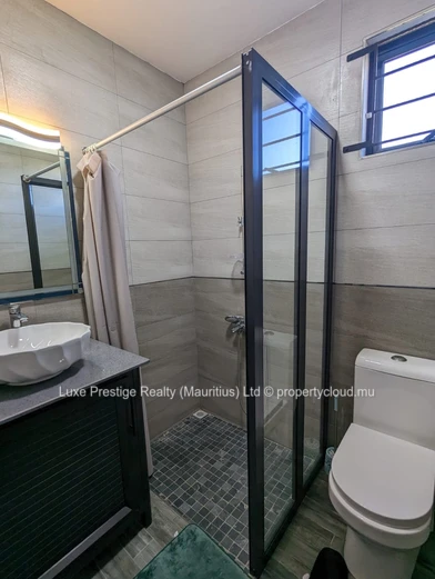3-Bedroom Ground Floor Apartment for Rent in Bain Boeuf | Master Ensuite | Rs 40,000 per Month