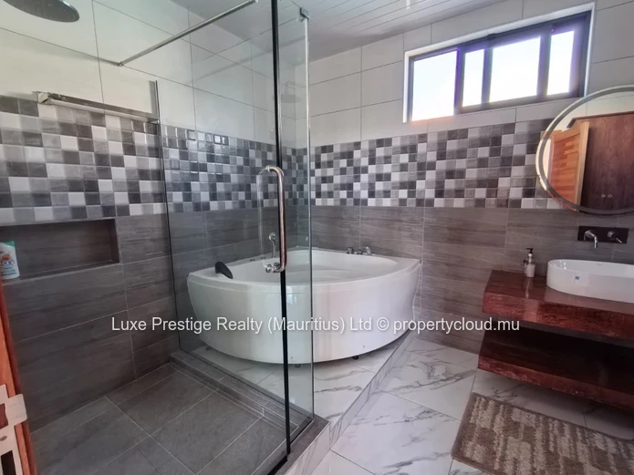 remium 3-Bedroom Ensuite Villa with Private Pool, Rooftop Terraces & Study Area for Rent – Grand Baie (Chemin Vingt P...
