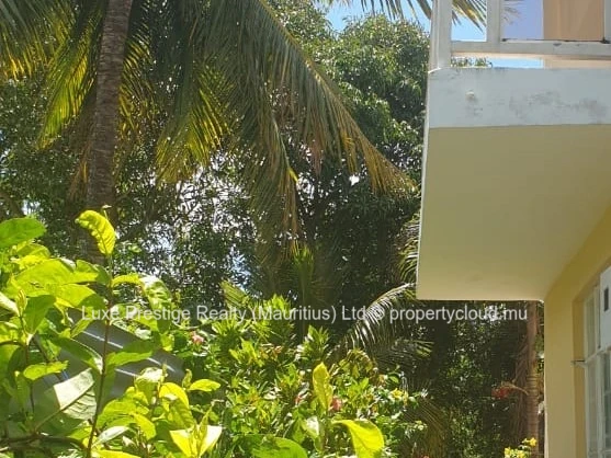 Maison rénovée 3 chambres meublée à louer à Roches Noires | Rs 33,000/mois | 5 min de la plage