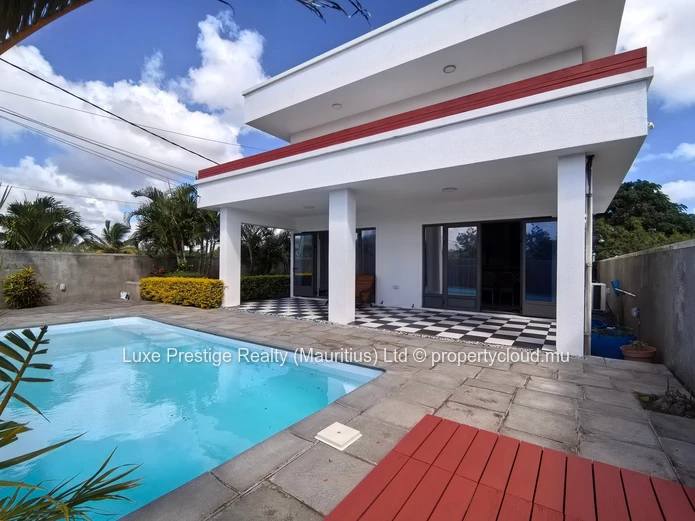 Villa de luxe 4 chambres en suite à vendre à Mont Choisy | Piscine privée | Sécurité intelligente | Rs 20M