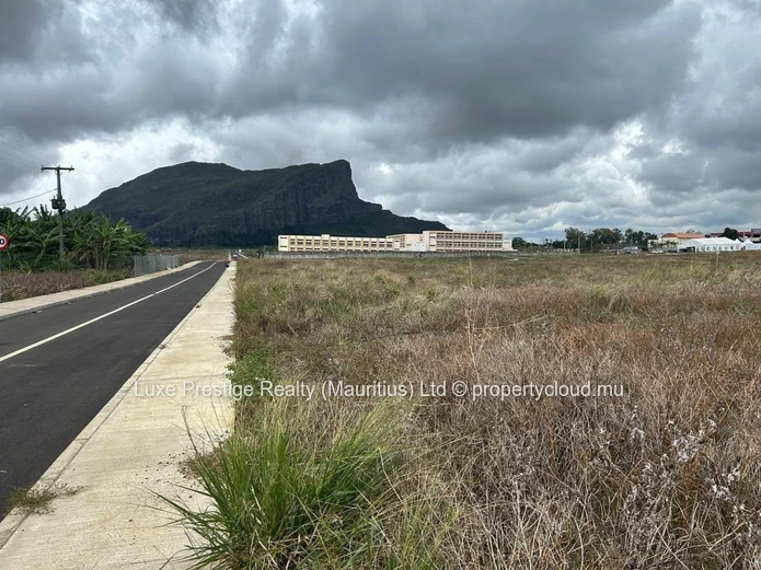 Terrain résidentiel / commercial à vendre à Quatre Bornes | Lotissement Pierfonds | 508m² | Rs 5.8M