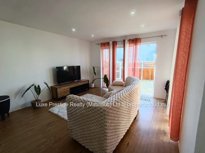 Villa moderne multi-niveaux 5 chambres à vendre à Cap Malheureux | Piscine privée | Terrasse rooftop | Rs 13M