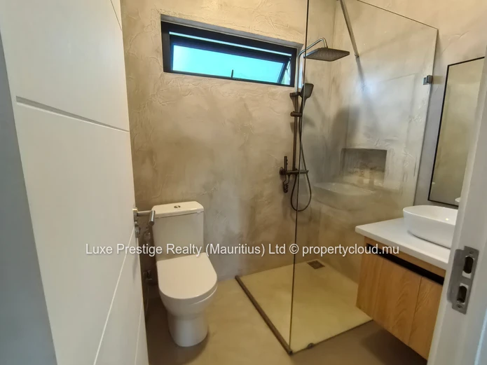 Modern 3-Bedroom Villa with Private Pool for Rent in Calodyne | Secure Residential Complex | 2 Minutes from the Beach 